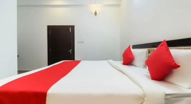OYO 63087 Hotel Royal Paradise, Забронировать Отель Бани штат Уттар-Прадеш