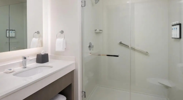 Четырёхместный номер Standard Hyatt House Fresno Campus Pointe
