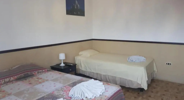 Hotel y Restaurante Backpackers, Rezerwuj Hotel Hotele w Rio Dulce z parkingiem, Parking