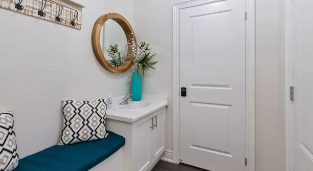 Номер Superior Historic Snowbridge Townhomes