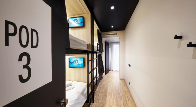 Кровать в общем номере Hotel Aqua