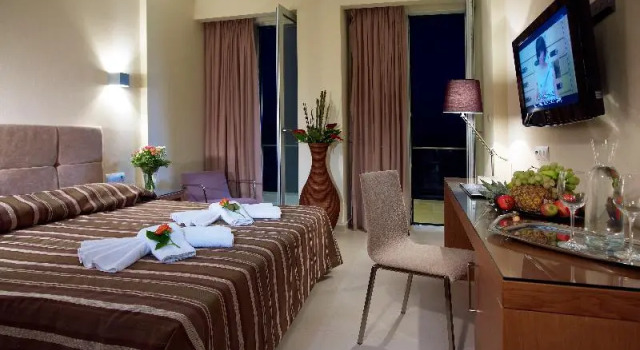 Одноместный номер Standard с балконом и с видом на окрестности El Greco Hotel