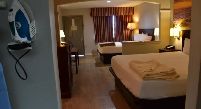 Люкс с видом на бассейн Days Inn by Wyndham Nacogdoches/SFA University/Downtown