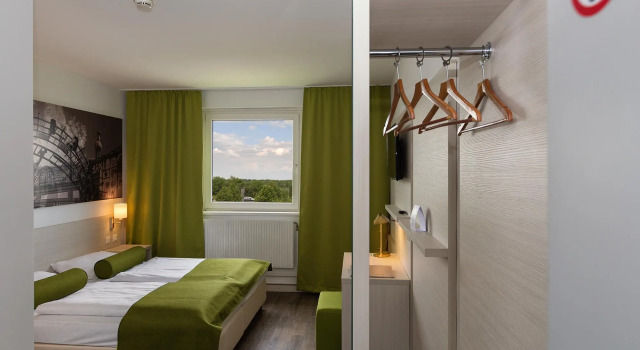 Трёхместный номер Standard LifeHotel Vienna Airport