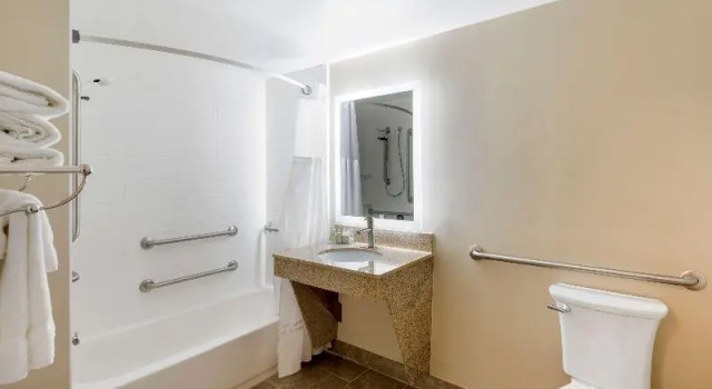 Номер Standard Country Inn & Suites by Radisson, Grandville-Grand Rapids West, MI