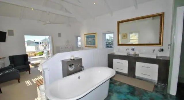 Delightful Luxury Beach House, Reservar Hotel Hotéis em Knysna com piscina, Piscina