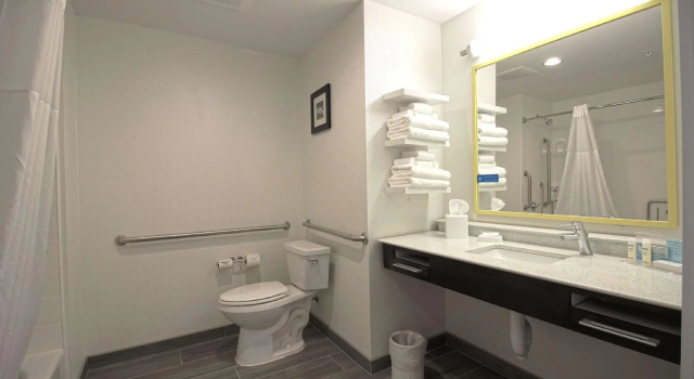 Четырёхместный номер Standard Hampton Inn West Plains