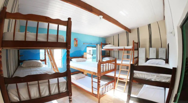 Кровать в общем номере Chamos Hostel Cultural