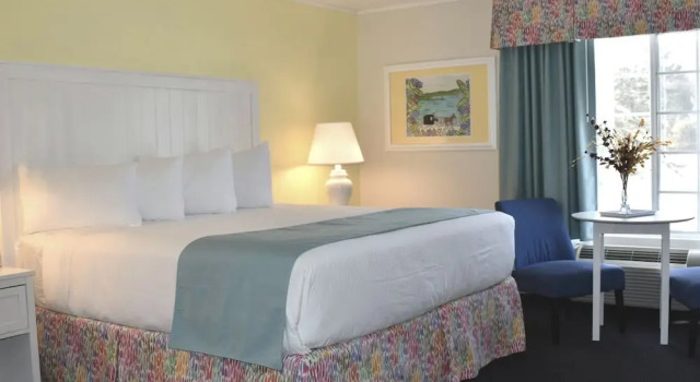 Двухместный номер Deluxe с балконом Colonial Inn Harbor Springs
