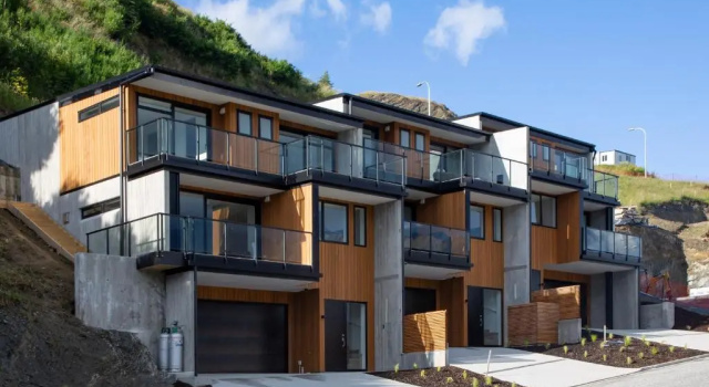 4 Bedroom Home with elevated views of Lake Wakatipu & The Remarkables, Забронировать Отель Kelvin Heights 