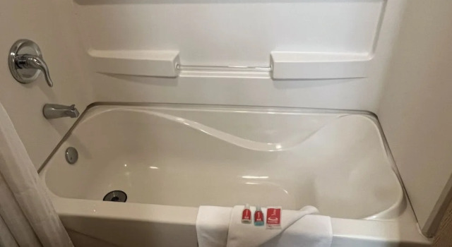 Люкс Econo Lodge Inn & Suites Walnut