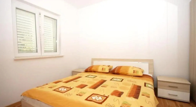 Apartment with 3 bedrooms in Zrnovo with wonderful sea view shared pool furnished balcony 80 m from the beach, Prenota Appartamento Hotel a Croatian Islands con piscina, Piscina
