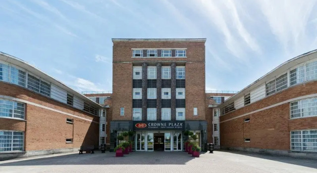 Четырёхместный номер Standard Crowne Plaza Liverpool - John Lennon Airport by IHG