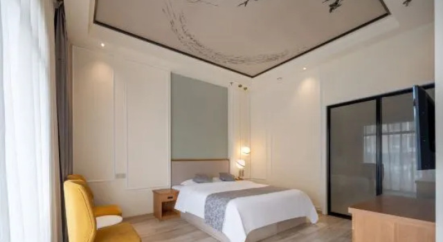 Люкс Deluxe Beverly Boutique Hotel (Julonghu Oufenghua Street Shop)