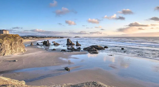 Spacious Bandon Getaway - 2 Blocks to Ocean!, Varaa Lomakoti Bandon Oregon Coast