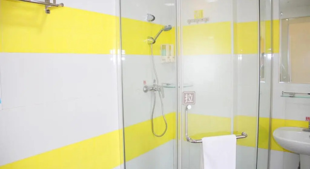 Двухместный номер Standard 7 Days Inn Luoyang Wangcheng Avenue Shenglong Square Branch