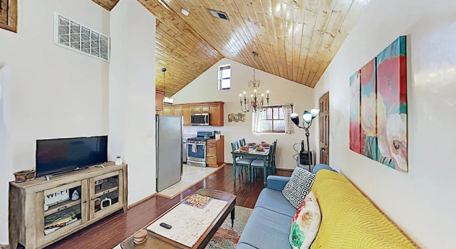 New Listing! Charming Remodel w/ Private Patio home, Varaa Lomakoti Santa Fe New Mexico