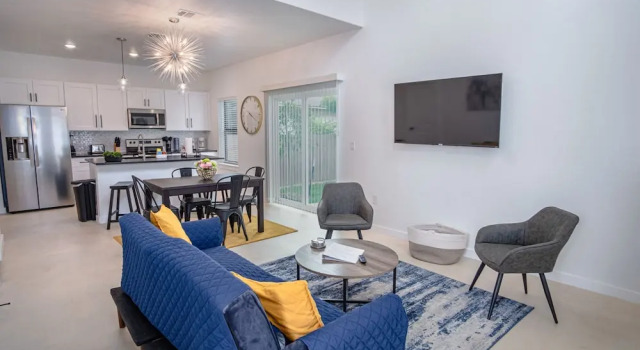 Elevate Your Stay at 3br/2.5ba Downtown Gem!