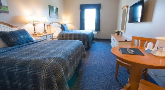 Четырёхместный номер Deluxe Blue Gate Garden Inn