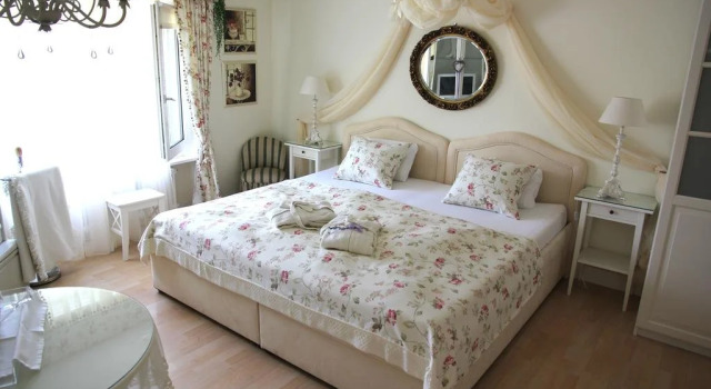 Bed and Breakfast Im Röseligarten, Varaa Hotelli Bubikon 