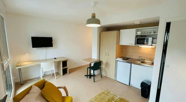 We Live In R - Suite 202, Rezerwuj Apartament Reims Champagne