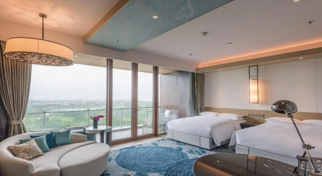 Четырёхместный номер Standard с видом на горы Renaissance Suzhou Taihu Lake Hotel