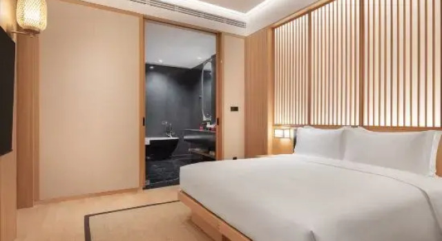 Семейный люкс с видом на озеро New World Chongqing Hotel