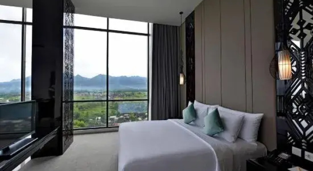 Люкс с красивым видом из окна Lombok Astoria Hotel