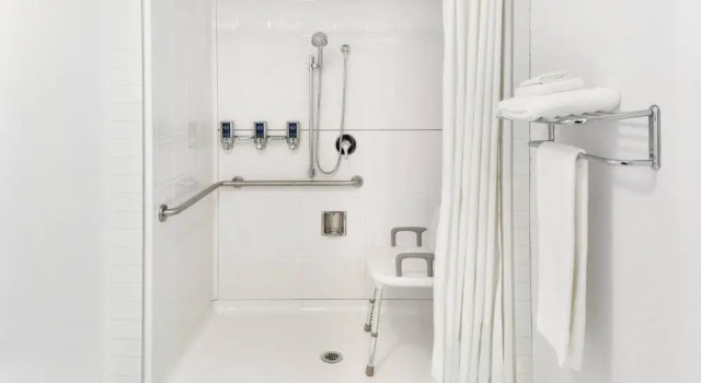 Номер Standard Four Points by Sheraton Surrey
