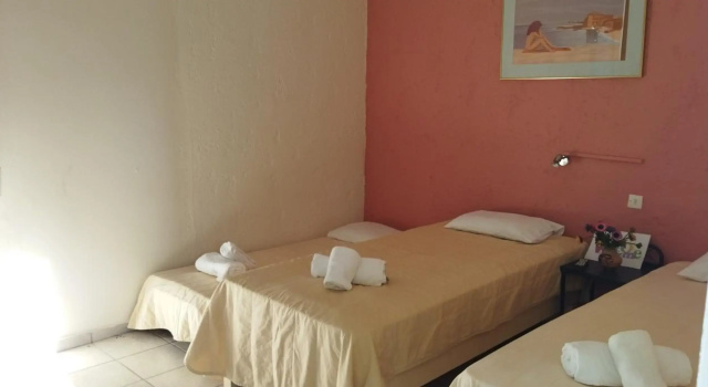 CLEO ROOM WITH YARD IN MALIA 250m FROM THE BEACH, Забронировать Отель Малия Центральный Крит