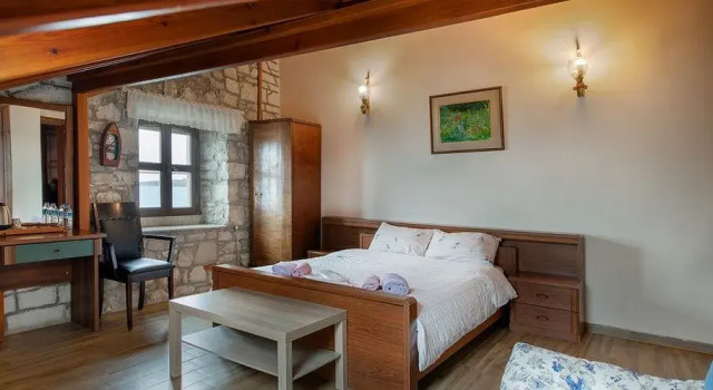 Lavantalı Konak Taş Ev