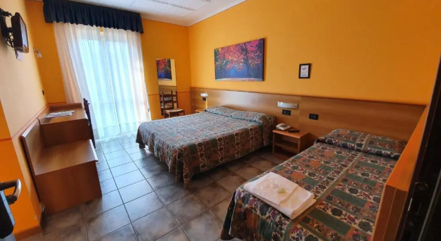 Трёхместный номер Standard Hotel Azalea
