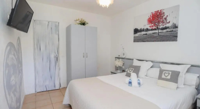 Hostellerie LE PANEL, Забронировать Отель Манделье-ла-Напуль Mimosa Road