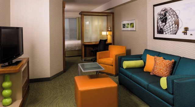 Люкс с 2 комнатами SpringHill Suites by Marriott New York LaGuardia Airport