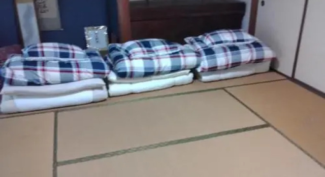 Caravan Guest House Sanjo, Prenota Affittacamere Hotel a Shikoku con parcheggio, Parcheggio