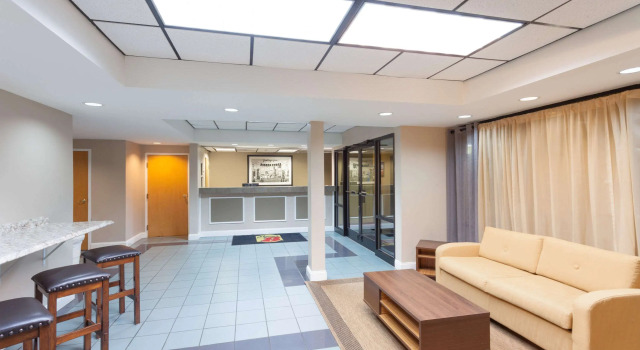 Super 8 by Wyndham Pigeon Forge-Emert St, Забронировать Отель Пиджен-Фордж Great Smoky Mountains National Park, рядом с TopJump Trampoline Park &amp; Extreme Arena