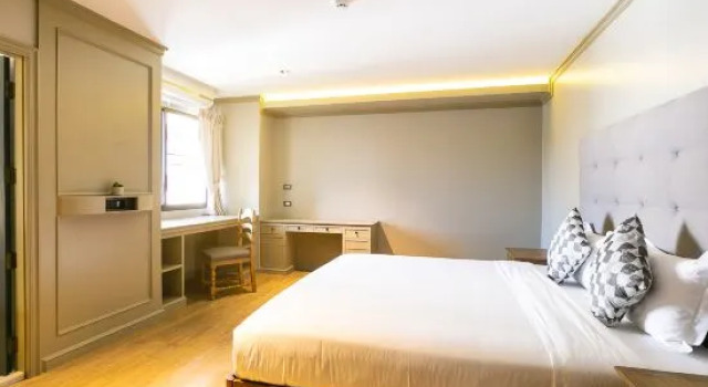 Люкс с видом на город THEA Private Suites by TH District