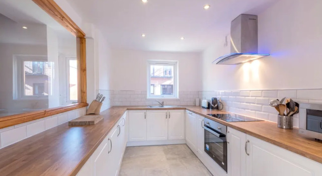 3 Bedroom Flat in Northern Quarter Manchester, Забронировать Отель Манчестер Большой Манчестер, рядом с Район Гей-виллидж в Манчестере