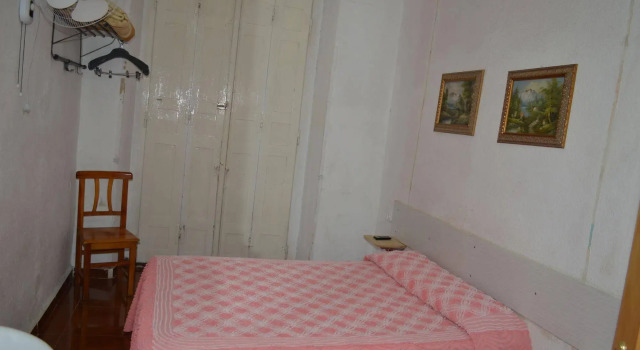 Hostal Panizo, Забронировать Отель Мадрид Провинция Мадрид, рядом с Церковь Сантьяго-и-Сан-Хуан