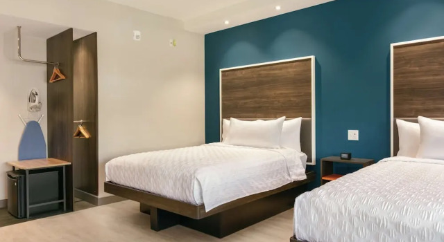 Номер Mobility Accessible Roll-In Shower Tru By Hilton Charlotte Ayrsley