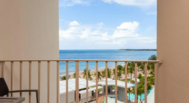 Четырёхместный номер Standard с видом на бассейн Marriott Isla Verde Beach Resort