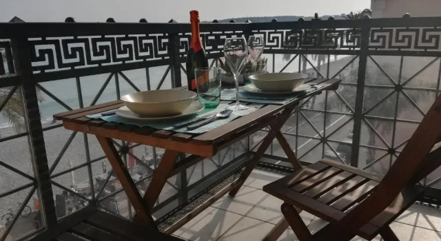 Апартаменты Villa Azzurra Apt Luxe, Front Mer, 4th floor of 5, Box, WiFi, TVSat, Climate