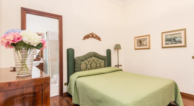 Апартаменты Deluxe с 4 комнатами с балконом RSH Spanish Steps Luxury Apartment