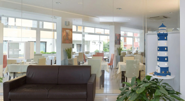 Hotel Ristorante La Marina Mhotelsgroup, Забронировать Отель Отели в центре Сан-Бартоломео-аль-Маре, в центре