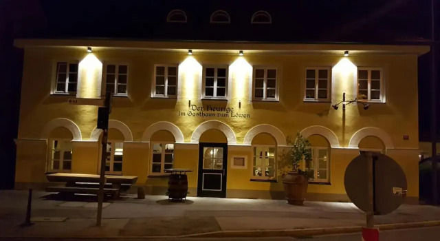 Der Heurige im Gasthaus zum Löwen, Buchen Sie Hotel Freising Oberbayern
