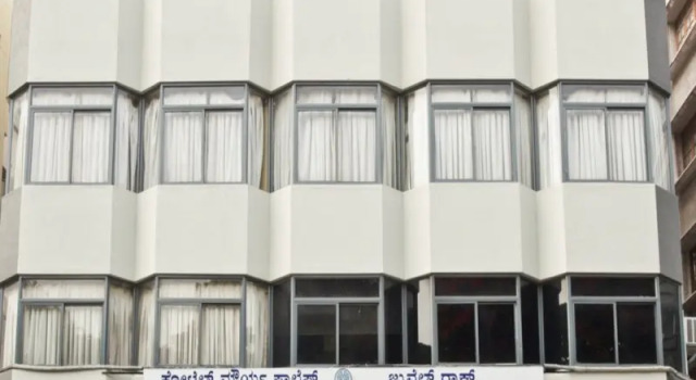 Palace Plaza, Rezervovat Hotel Hotely v Bangalore s parkováním, Parkování