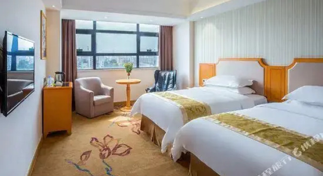 Vienna 3 Best Hotel (Maoming Yanjiang Building), Rezerwuj Hotel Maoming Guangdong