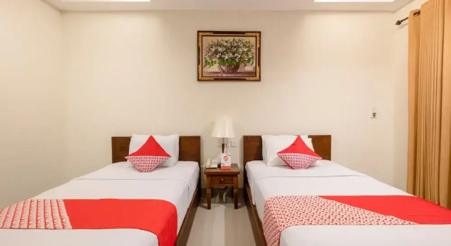 OYO 1508 Mascot Beach Hotel, Забронировать Отель Отели Сенггиги с завтраком, рядом с Batu Bolong Temple, Завтраки