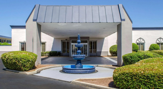 Quality Inn & Suites, Varaa Hotelli Laurel Mississippi
