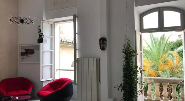 Appartement à la Roquette, dans l'Hotel de Divonne, classé., Забронировать Апартаменты/квартира Отели Арля с парковкой, Парковка
